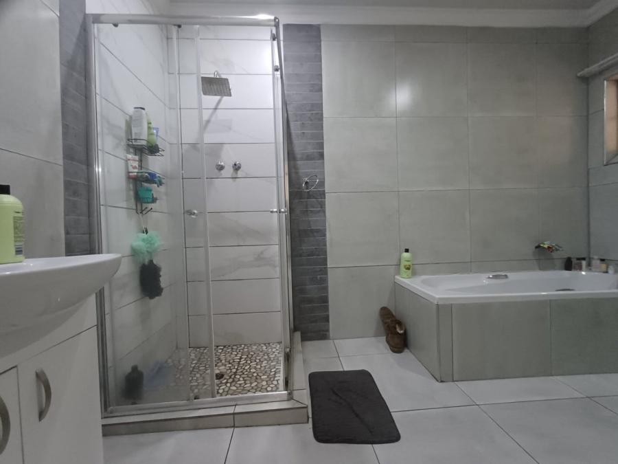 4 Bedroom Property for Sale in Flimieda North West